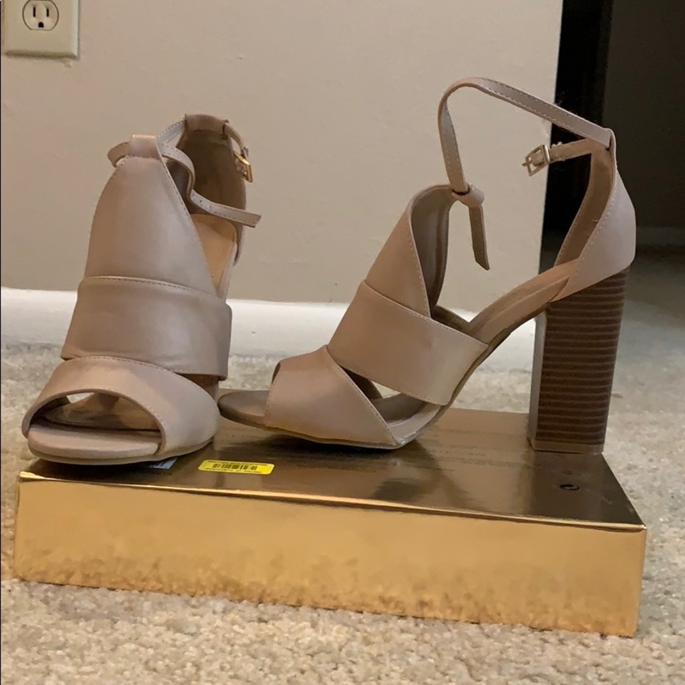 Size 9 open toe chunky heel